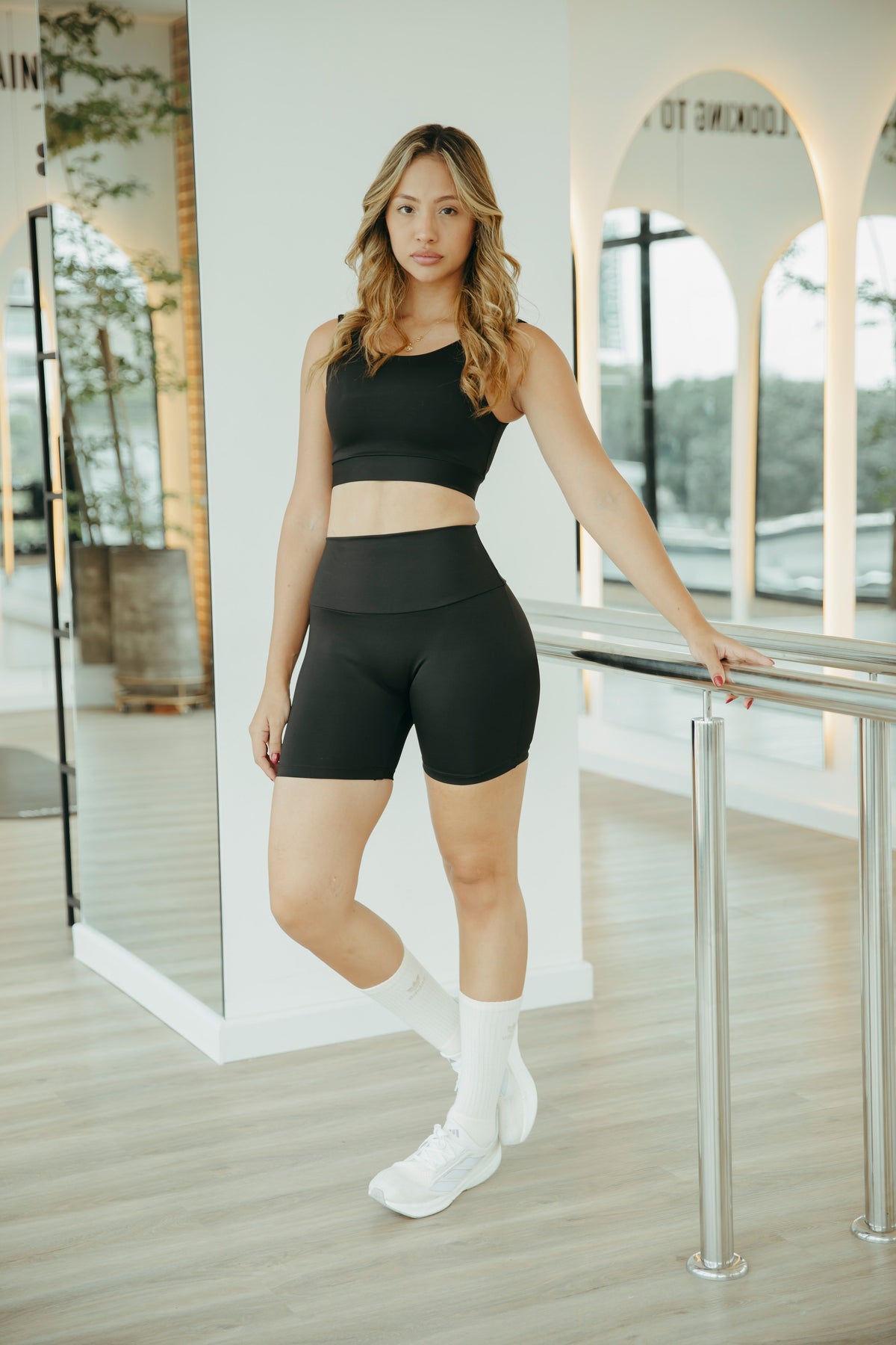 SHORT AGATA BLACK